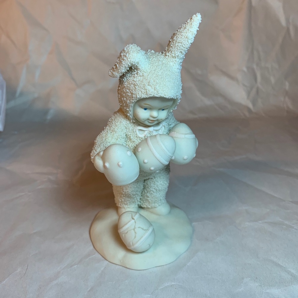 Snowbabies DEPT 56 1994 Easter Bunny Gathering Eggs